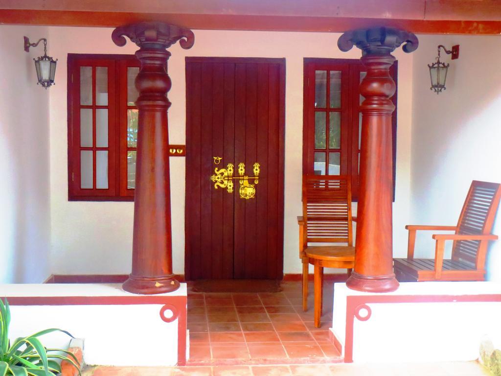 Old Lighthouse Bristow Hotel Kochi Exterior foto